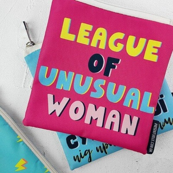 

Косметичка квадратная маленькая "Basic League of unusual woman" Present косметичка квадратная с ярким принтом