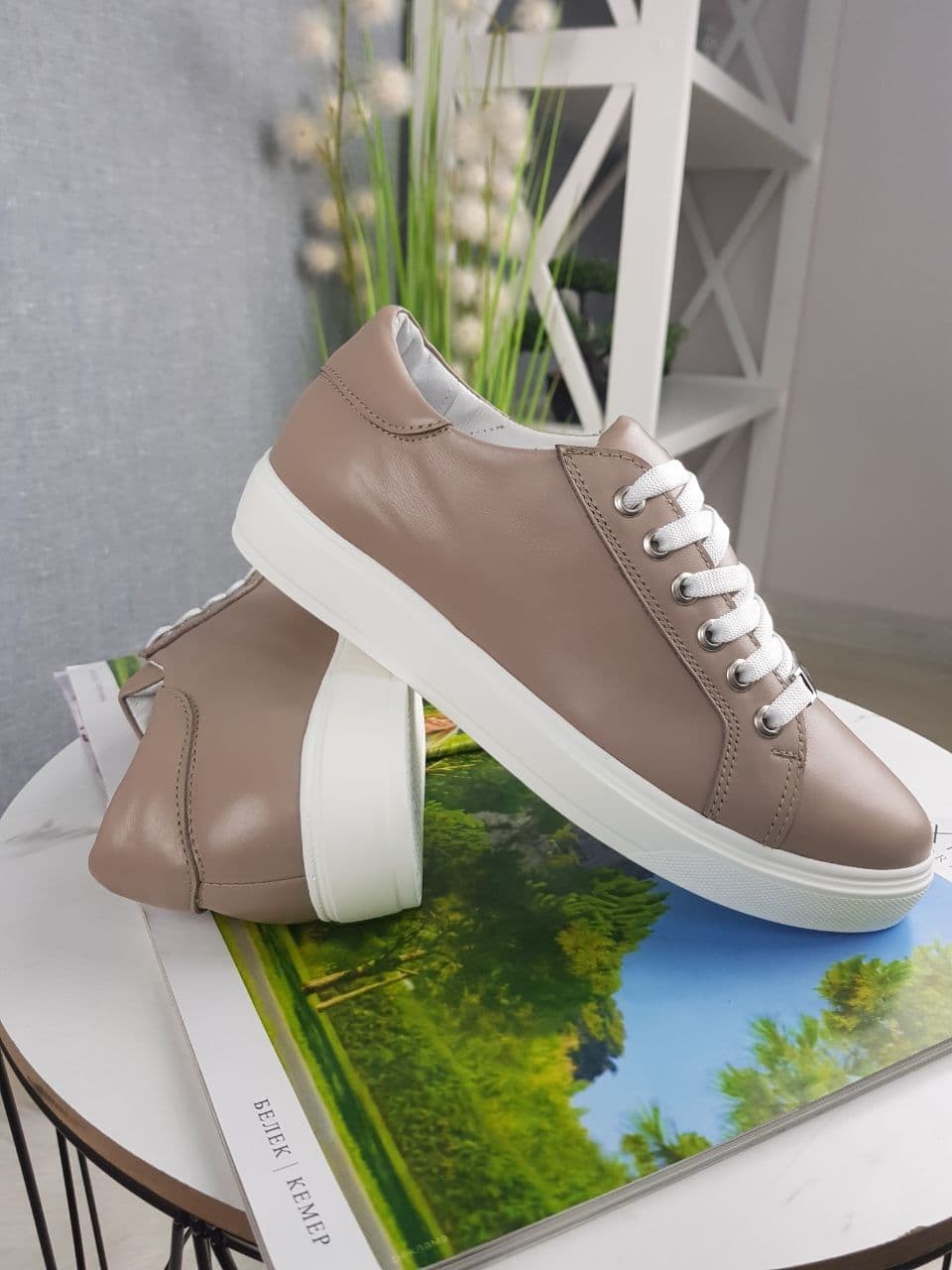 

Кроссовки CR-6707-WHT 40 бежевые