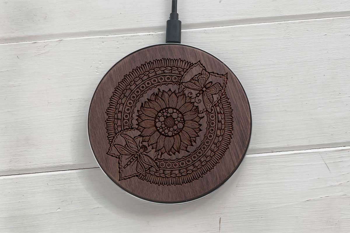 

Быстрая беспроводная деревянная зарядка SkinWood Black Fast Charge dragonfly