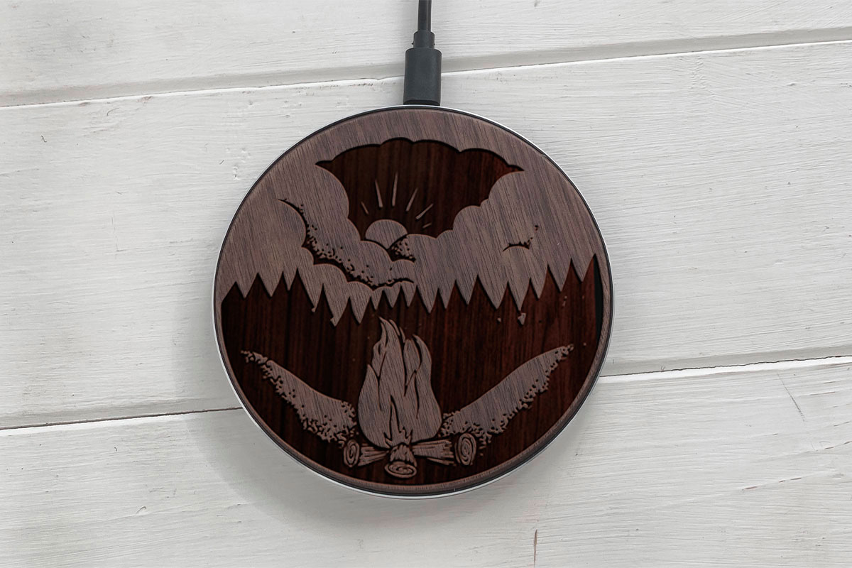 

Быстрая беспроводная деревянная зарядка SkinWood Black Fast Charge CampFire