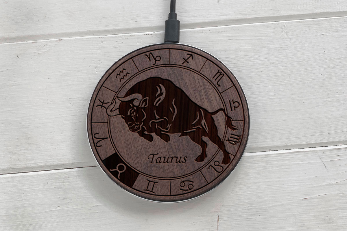 

Быстрая беспроводная деревянная зарядка SkinWood Black Fast Charge Taurus