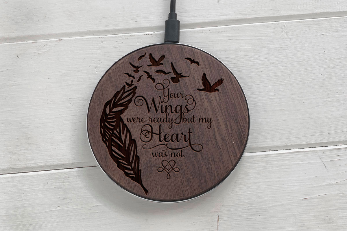 

Быстрая беспроводная деревянная зарядка SkinWood Black Fast Charge wings