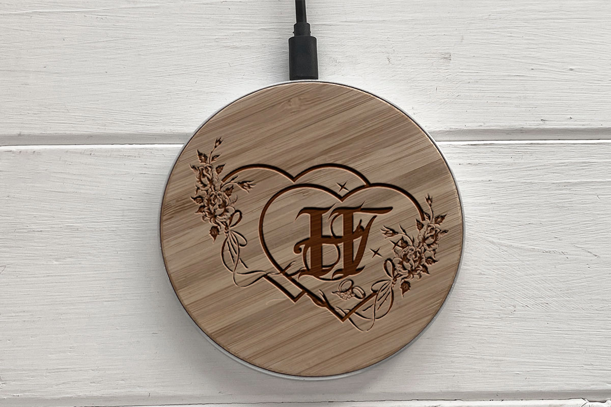 

Быстрая беспроводная деревянная зарядка SkinWood White Fast Charge heart