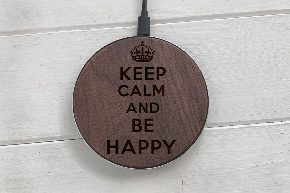 

Быстрая беспроводная деревянная зарядка SkinWood Black Fast Charge Happy