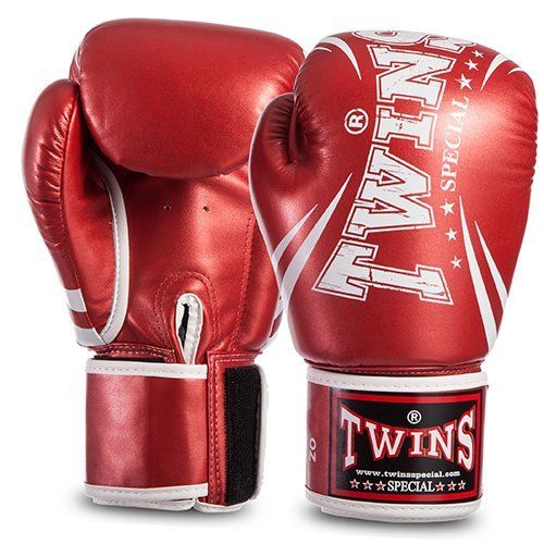

Перчатки боксерские FBGVSD3-TW6 Twins 16oz Красный металлик (37426071)