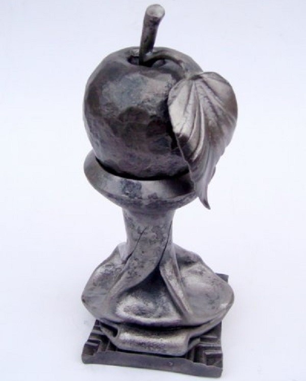 

Сувенир-Статуэтка Молодильное Яблочко