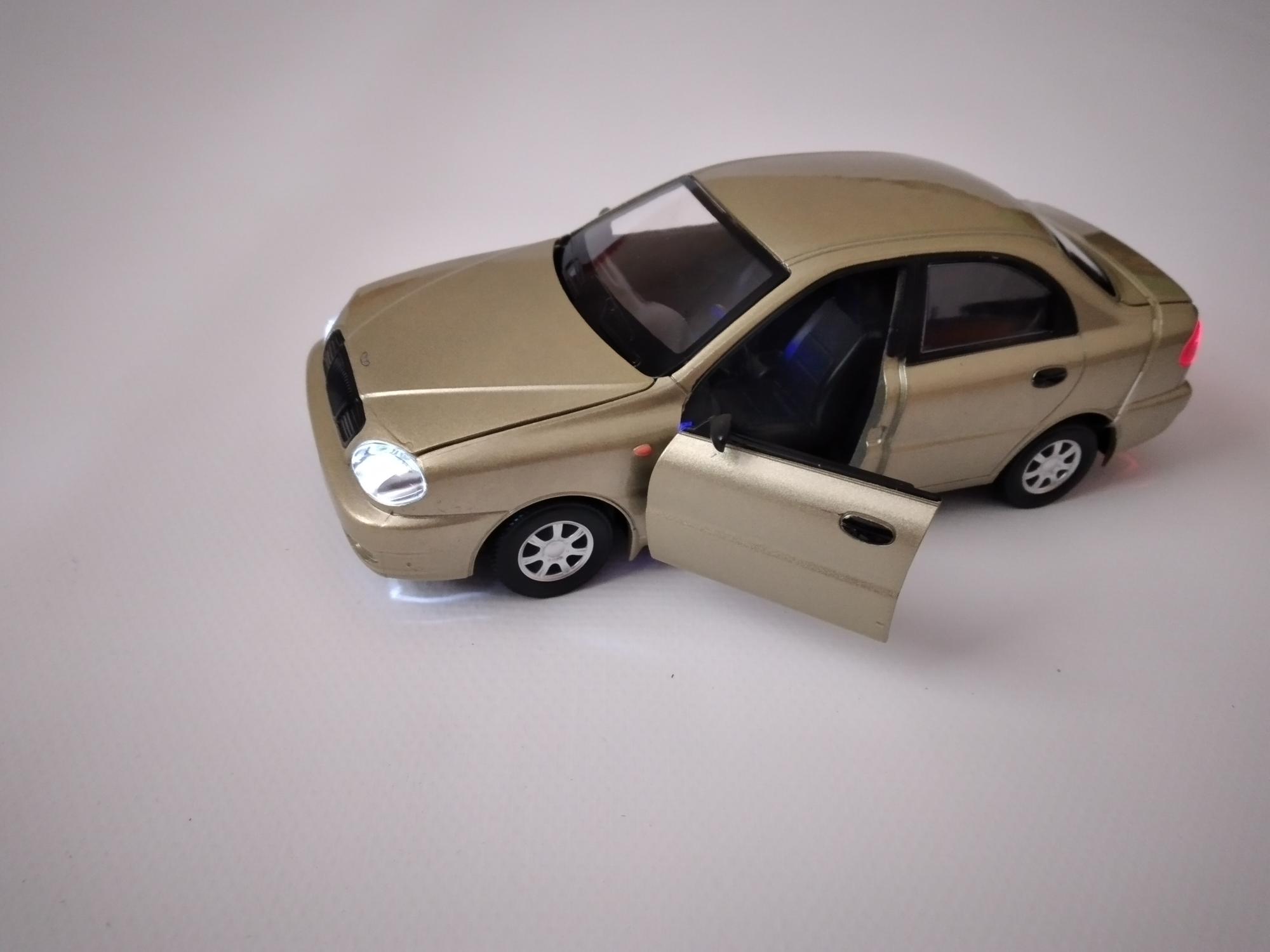 

Металлическая машинка Автопром Daewoo Lanos,открываются ,капот,двери