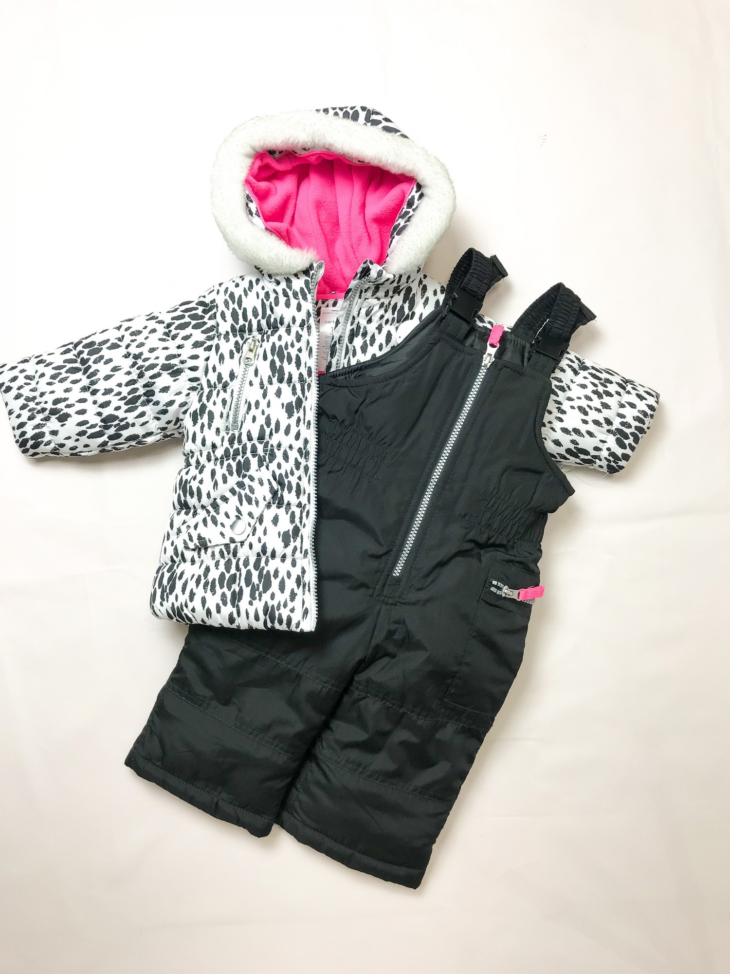 

Зимний комплект (куртка+полукомбинезон ) Carters для девочки на 1 год чернобелый на 80 см