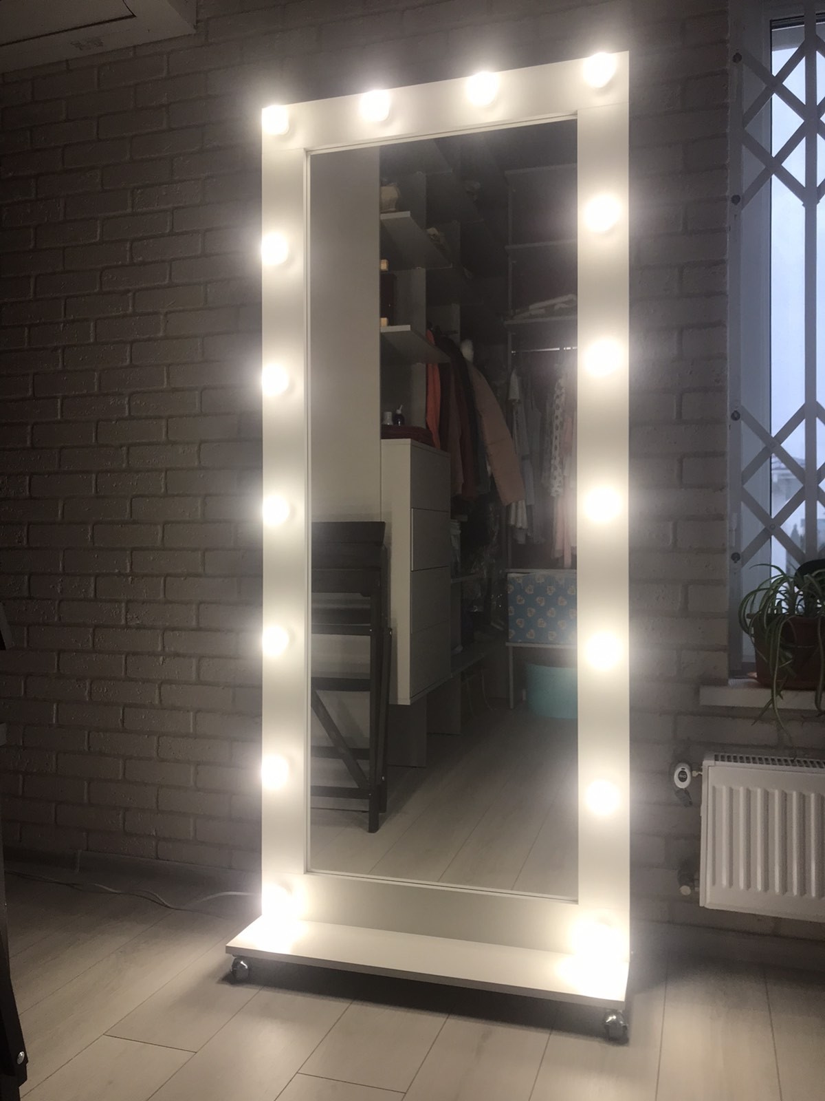 

Передвижное зеркало на колесах в полный рост 180x80см MiroRika ваниль