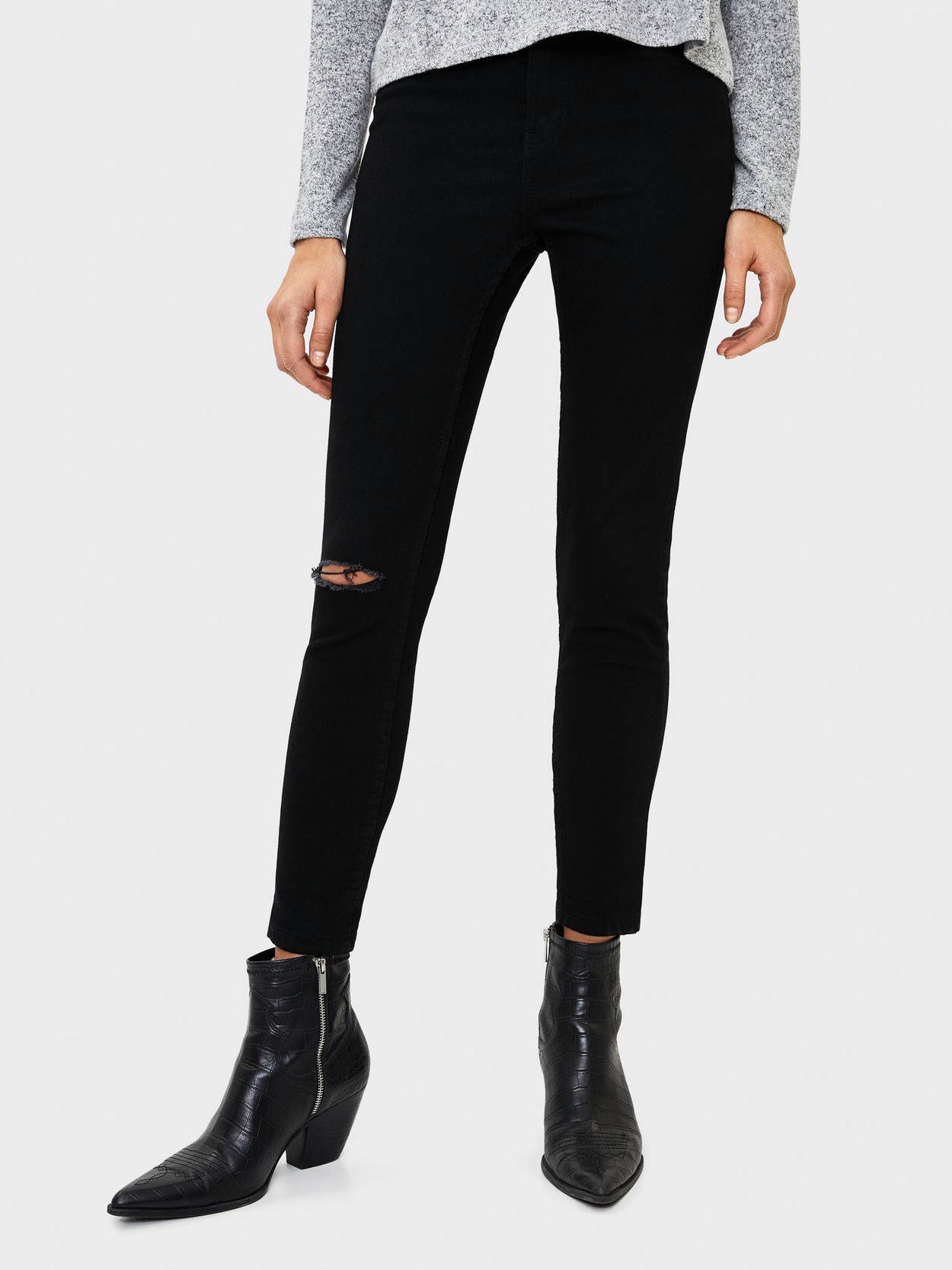 

Джинсы Bershka 00142388800 42 Черные
