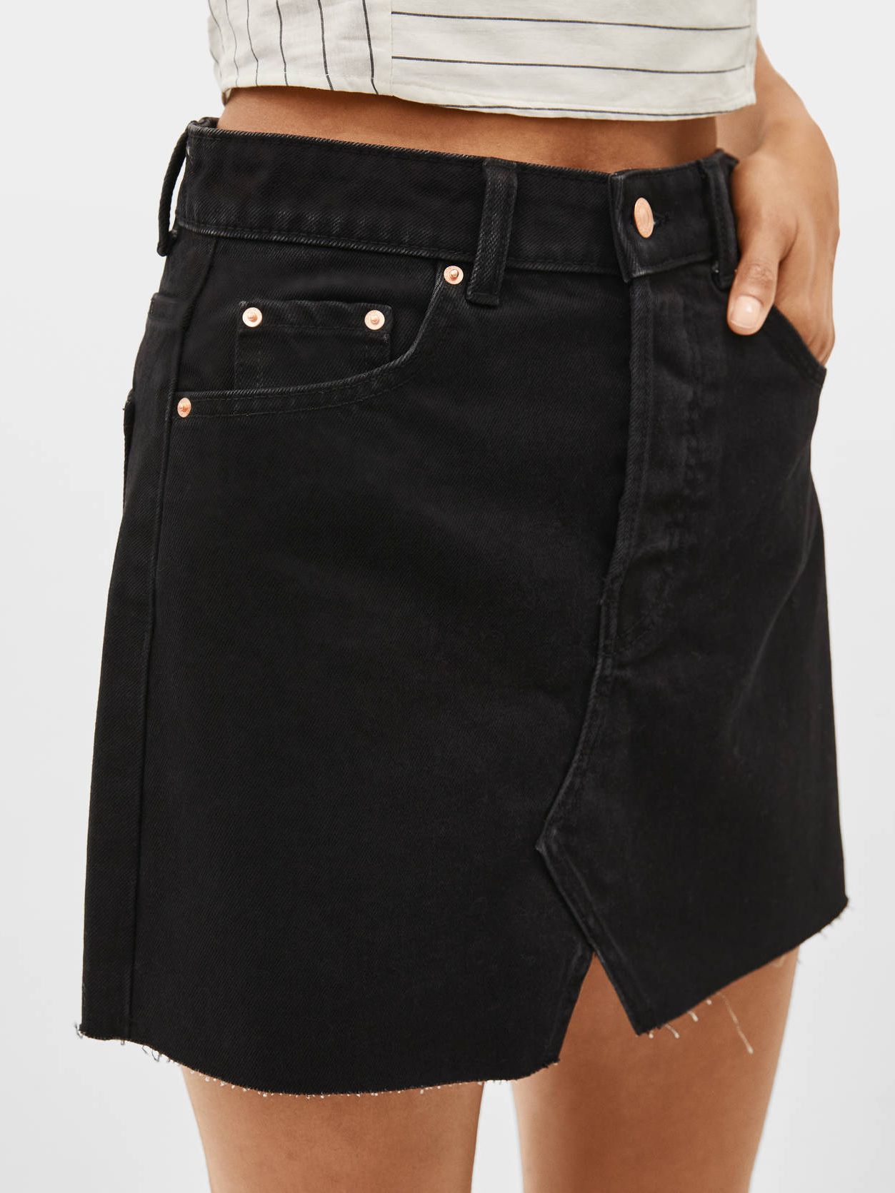 

Юбка джинсовая Bershka 00784211800 38 Черная