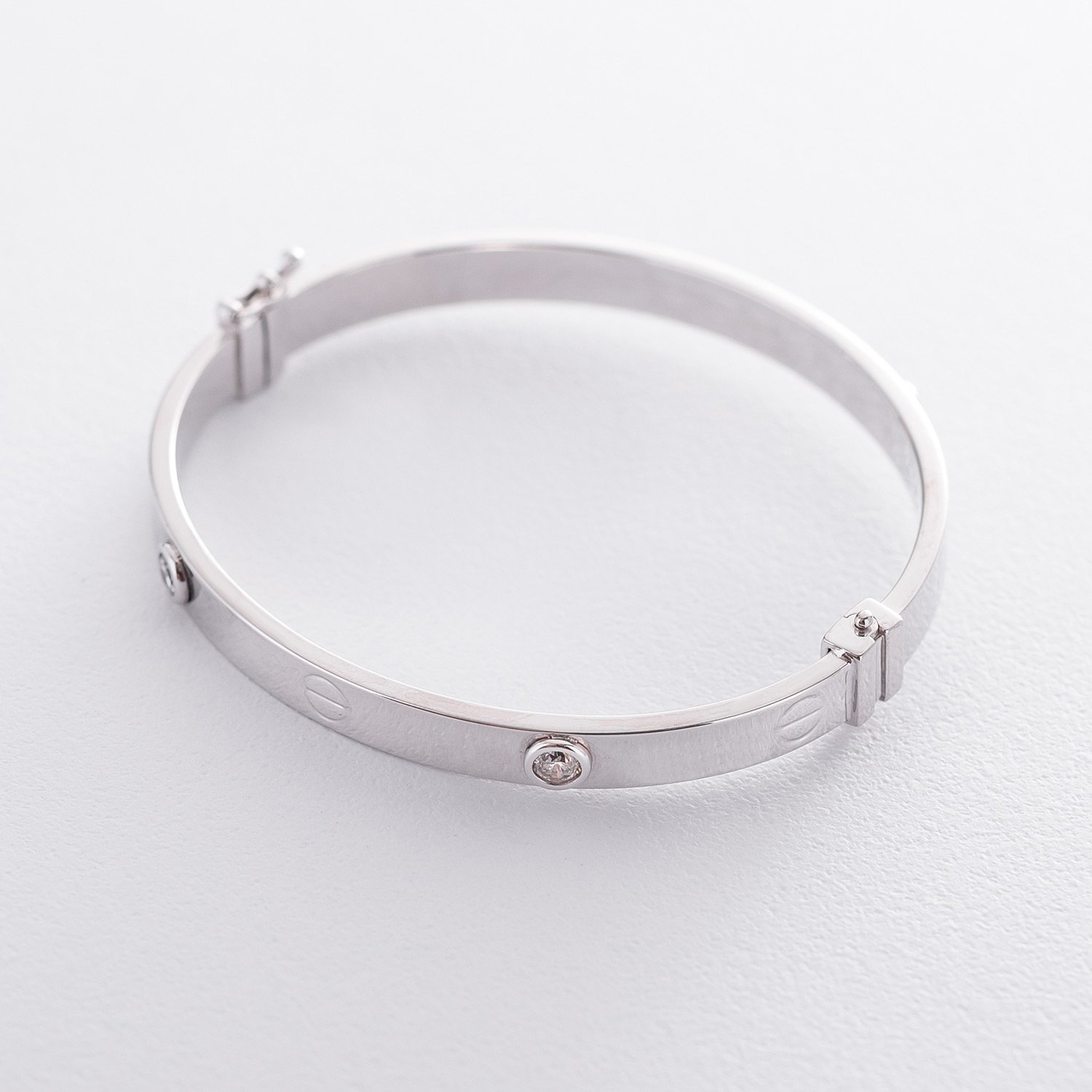 

Жесткий золотой браслет с фианитами б04148 Оникс