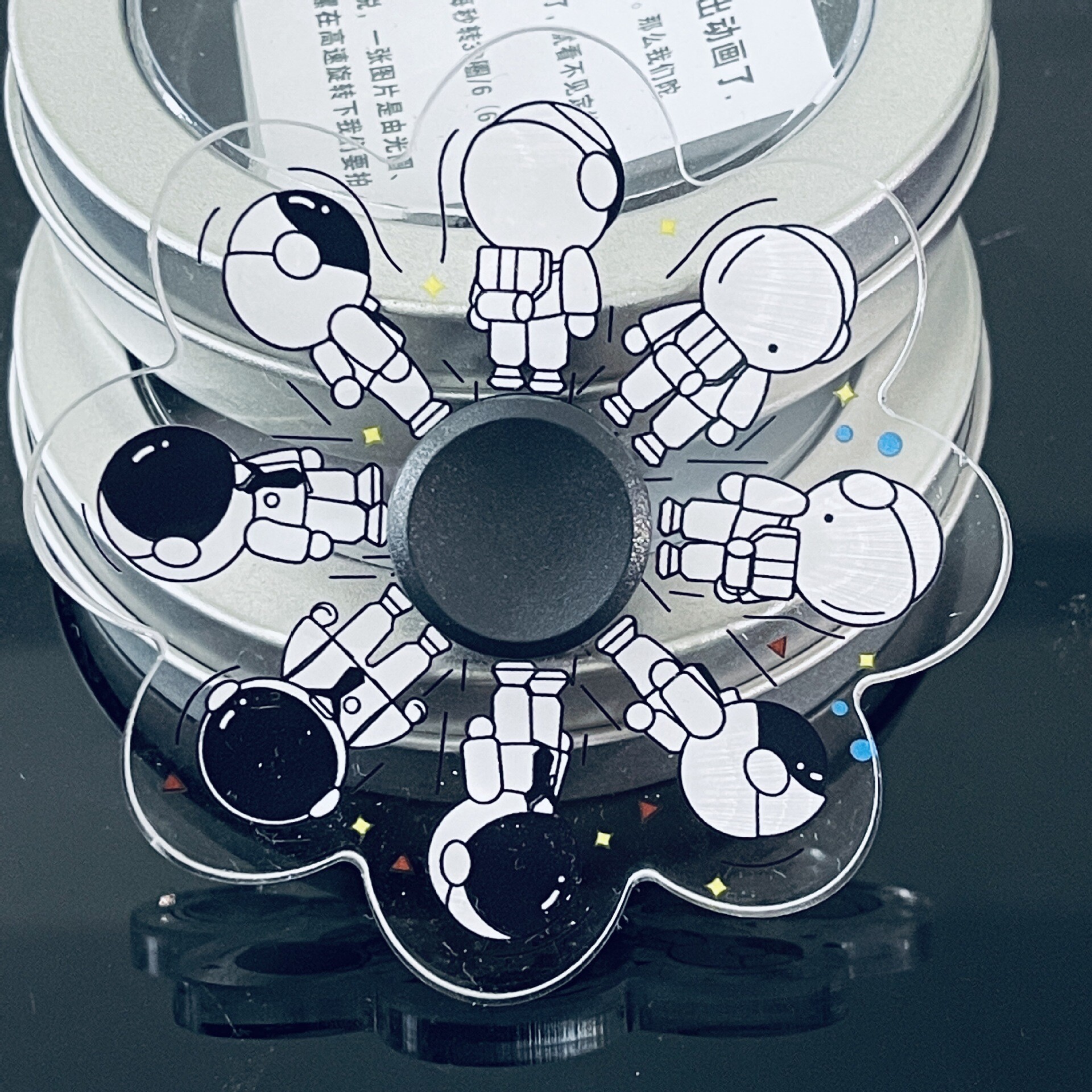 

Игрушка анимационный фиджет-спинер Spinner 3D космонавт из Тик-Тока