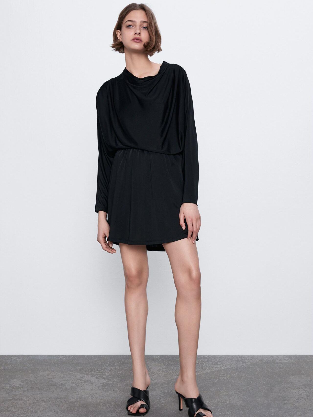

Платье Zara 4886/023/800-AAAD M Черное