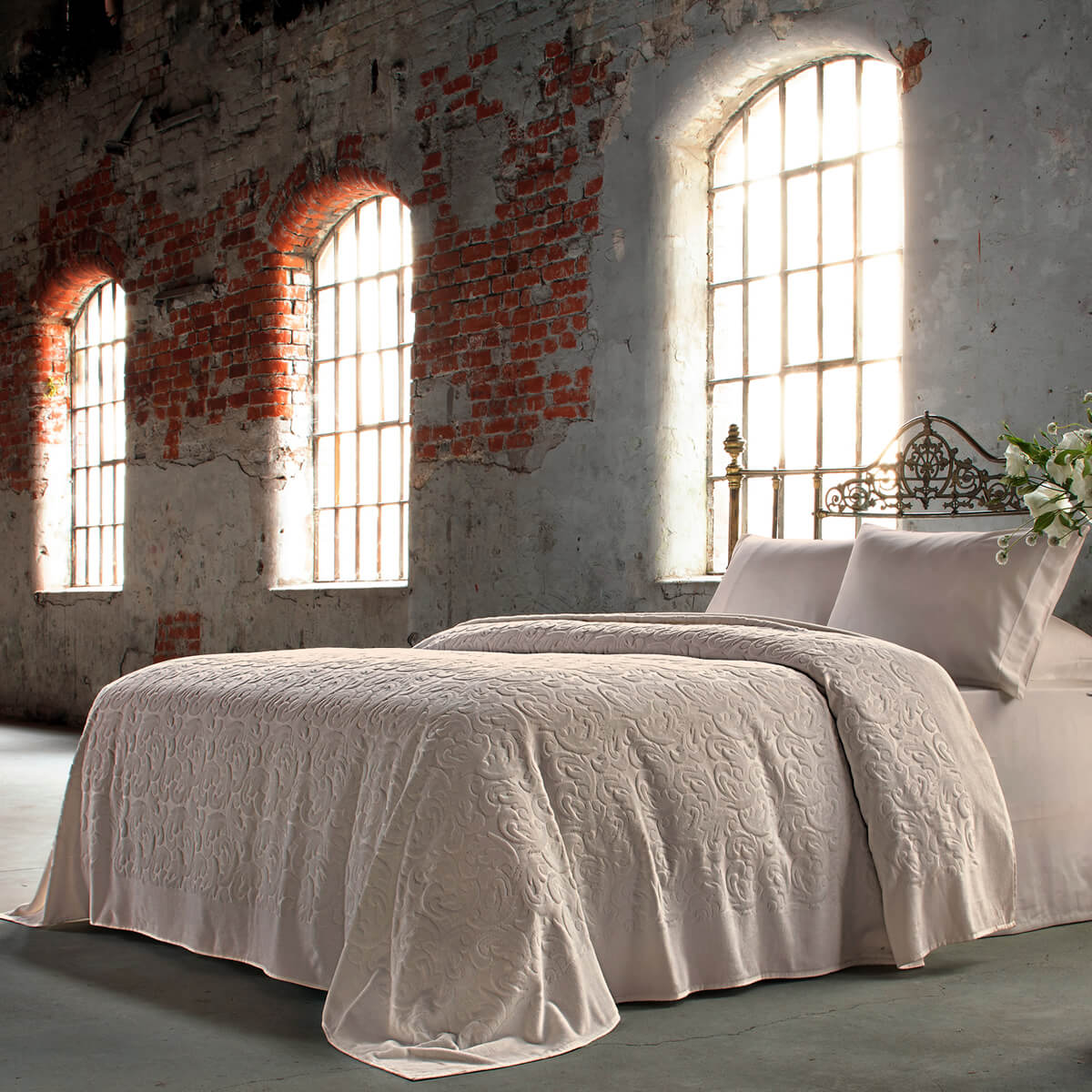 

Комплект постельного белья Tivolyo Home Люкс-Сатин 100 Baroc 220 x 240 бежево песочный