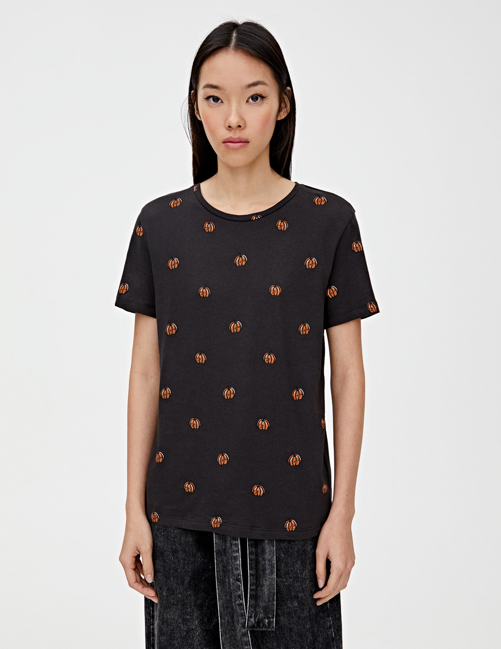 

Футболка PULL & BEAR Ж1066287 (9243/304/800) цвет черный S