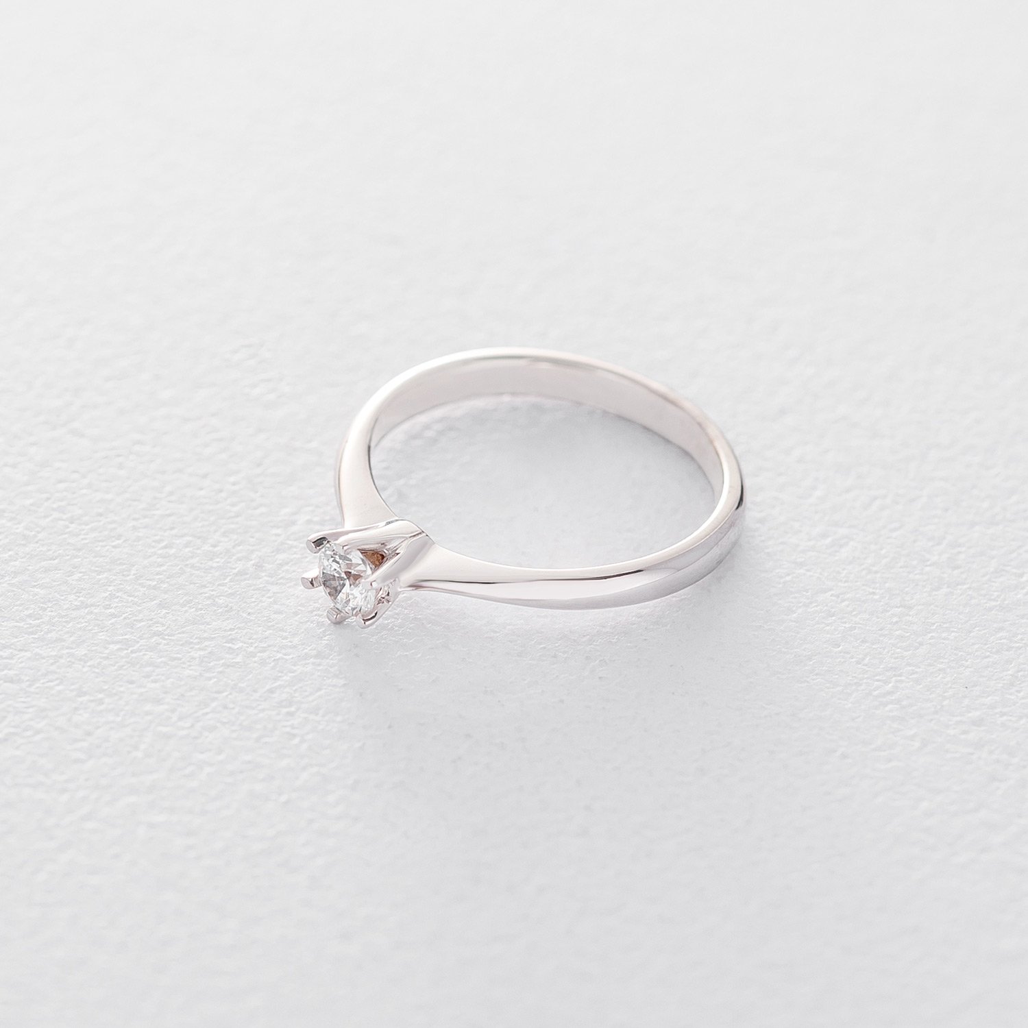 

Золотое помолвочное кольцо (циркон Swarovski) к06297 Оникс 17.5