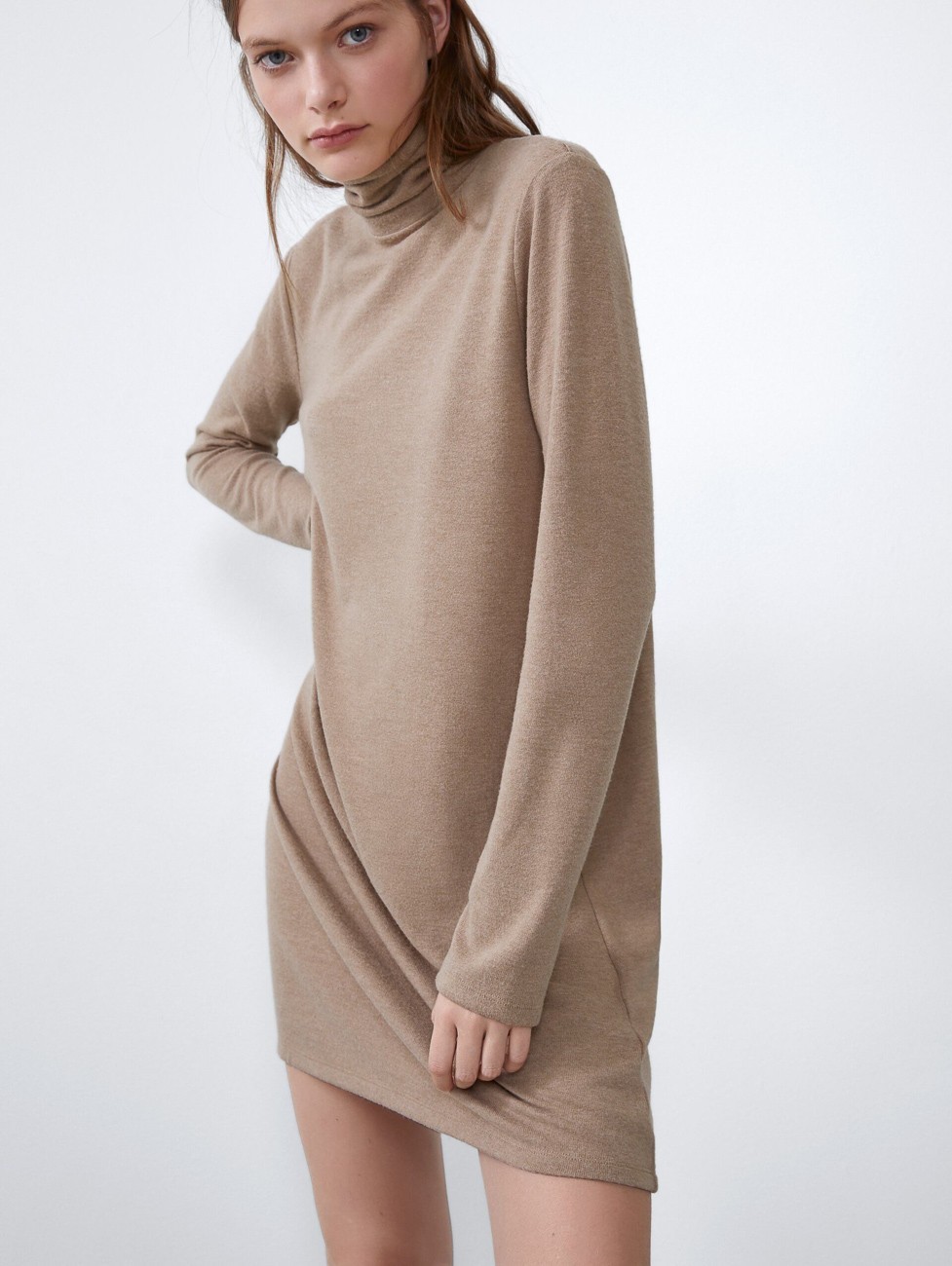 

Платье ZARA М бежевый 8032845341336