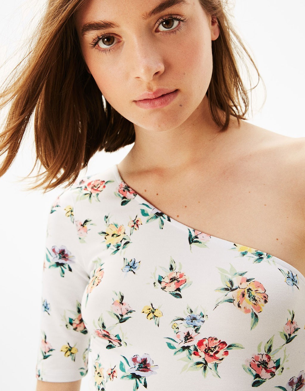 

Женский топ Bershka L белый 4820227781084