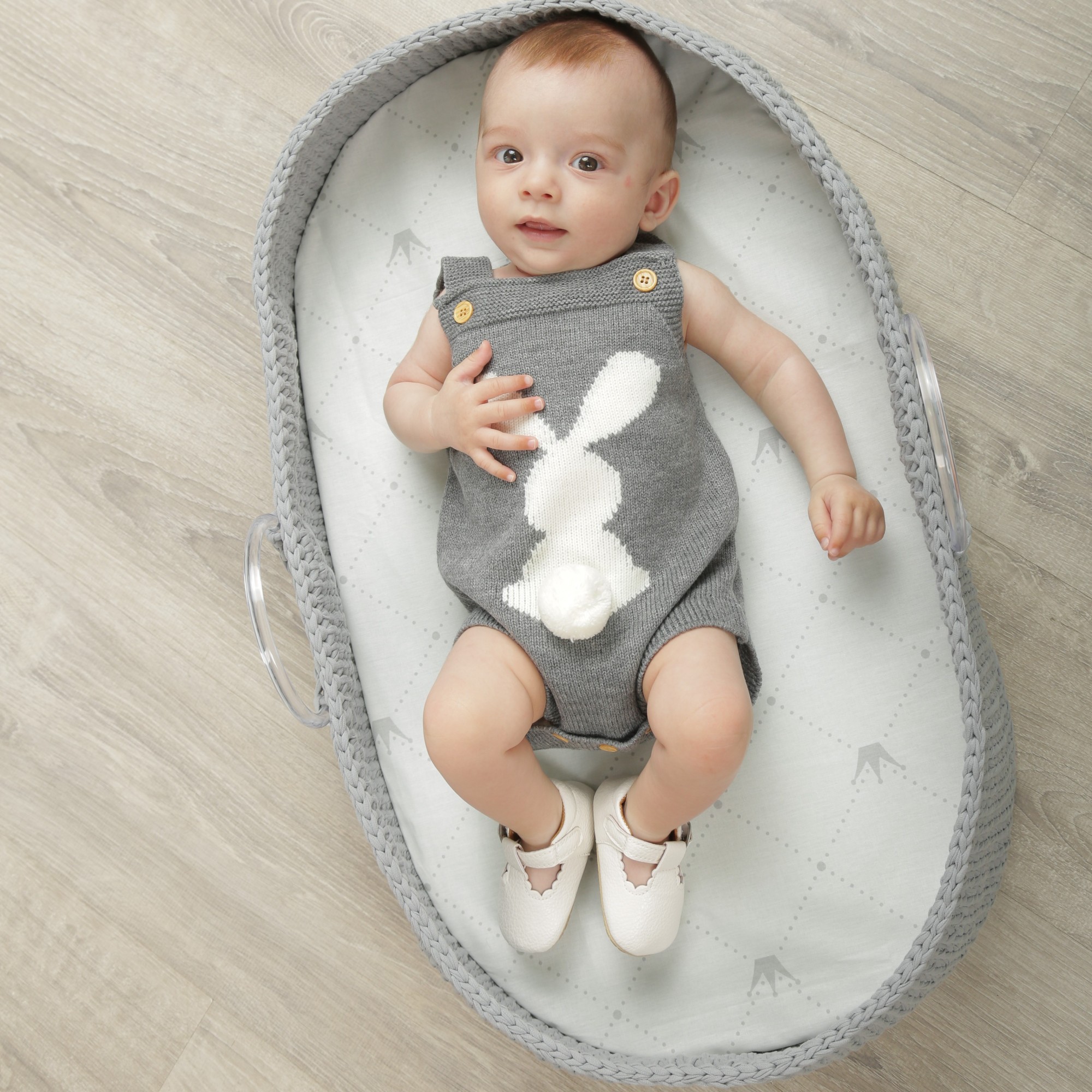 

Боди вязаное Cathery Baby Store Bunny серого цвета с зайчиком размером 0-6 мес.