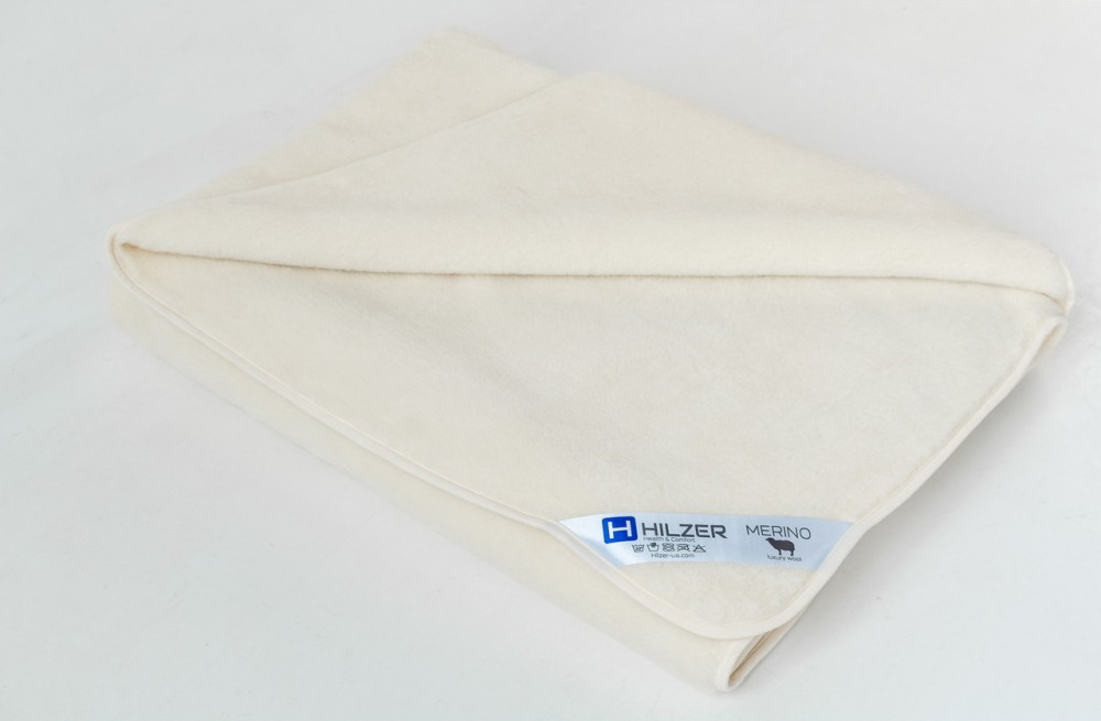 

Одеяло из шерсти мериноса Woolmark HILZER Merino Шерсть/Шерсть 240х200 см Антиаллергенное Всесезонное + Антимолевый чехол ( FB1117601999HZ)