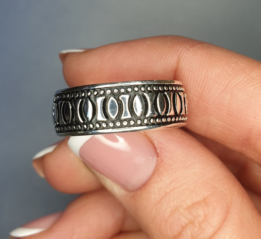 

Кольцо серебряное 21 6,11 г