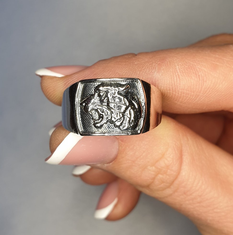 

Кольцо серебряное 20 6,03 г