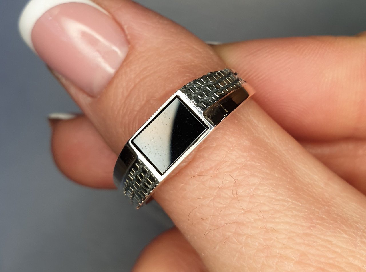 

Кольцо серебряное с ониксом 22 3,92 г