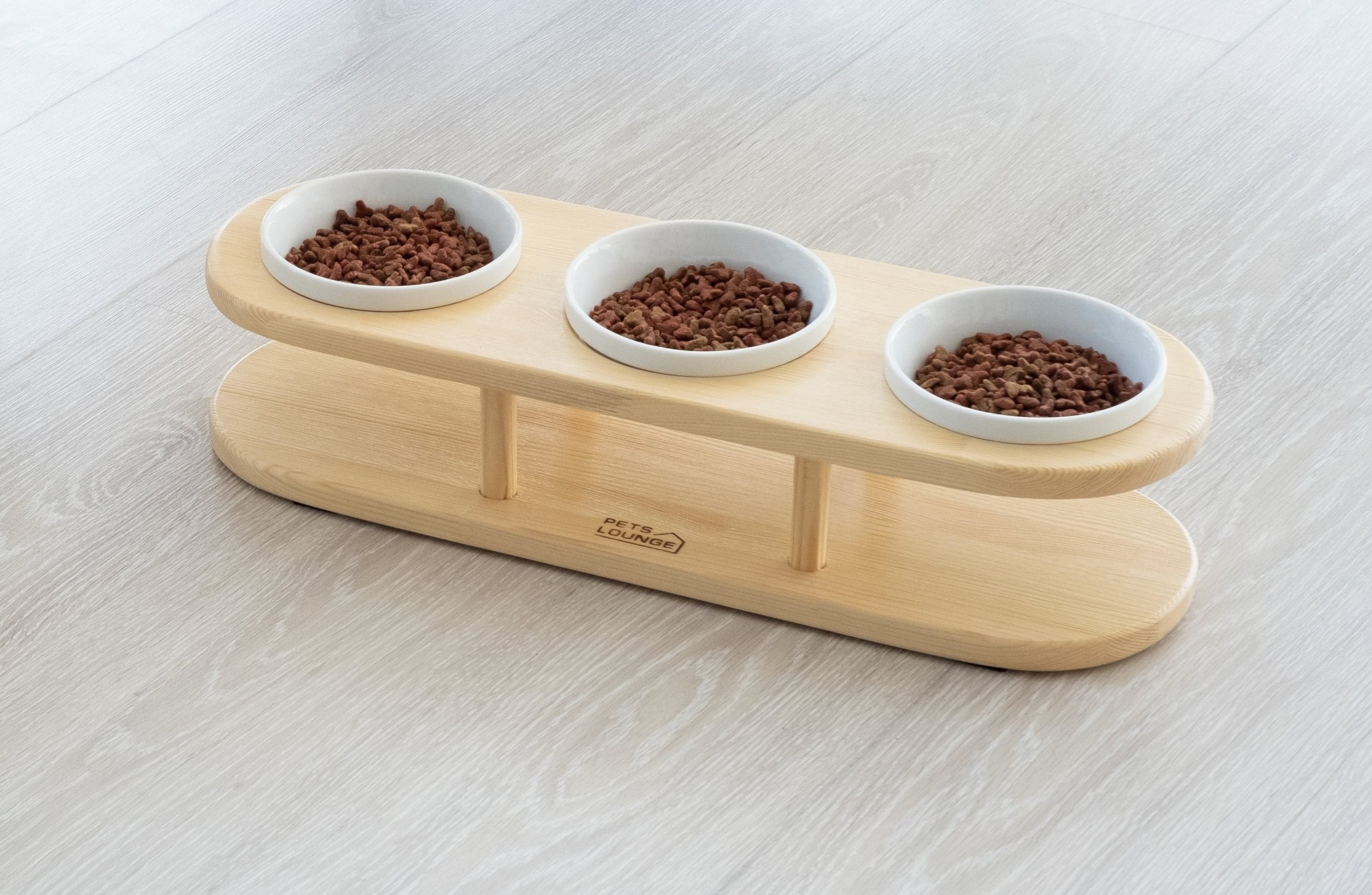 

Подставка с мисками для собак и кошек Pets Lounge White Elegance, 3х400 мл