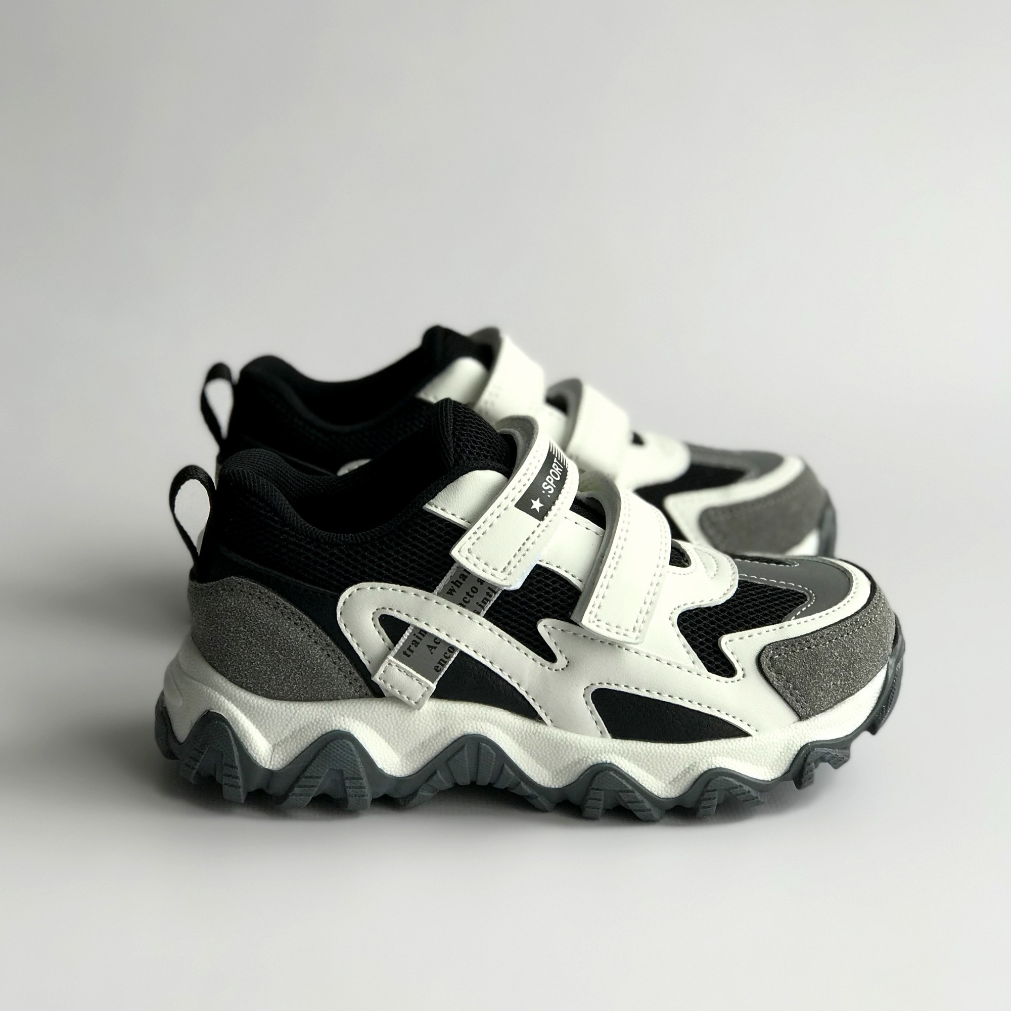 

Кроссовки Weestep 1492 черные с белым 17.0 см 27 р