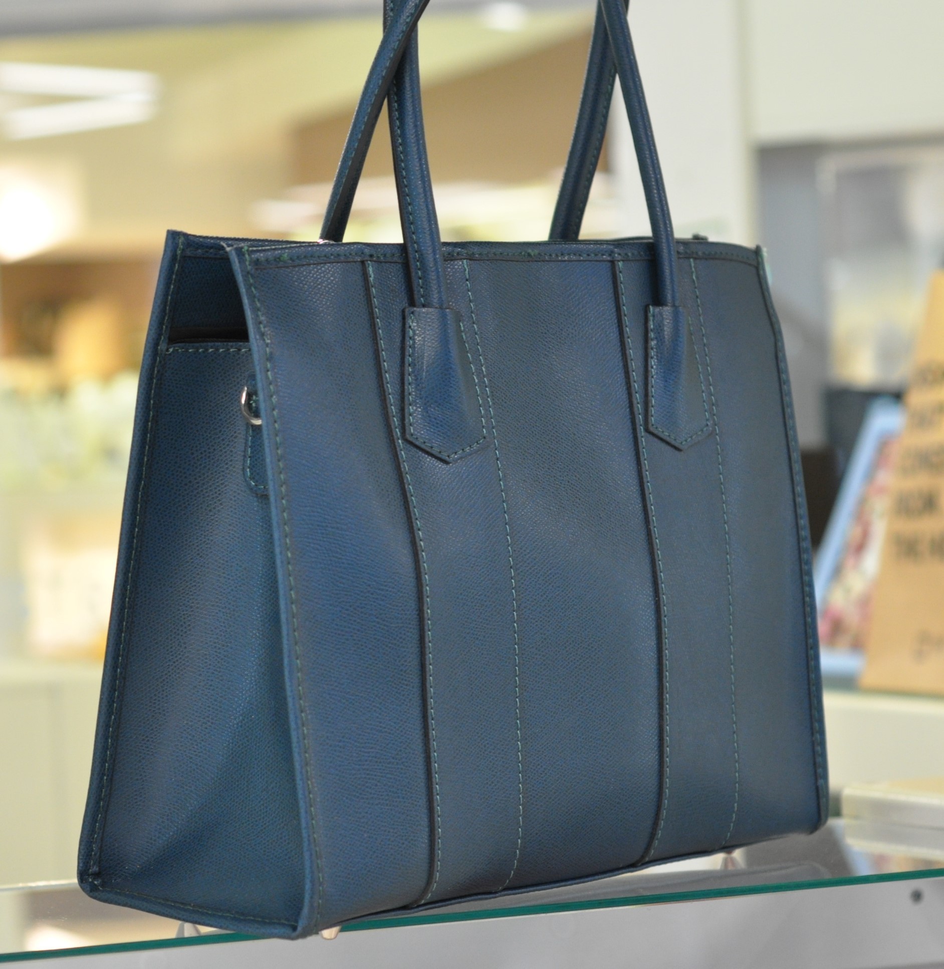 

Женская кожаная сумка тоут Italian bag синяя 10214