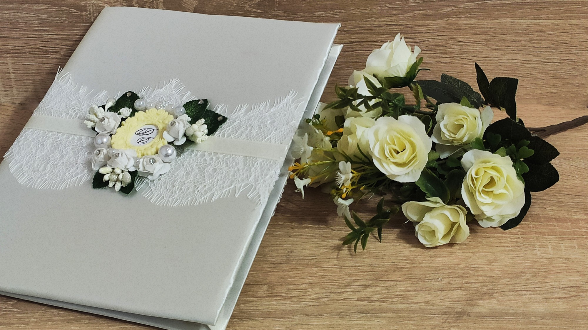 

Папка для свидетельства Monogram. Айвори.