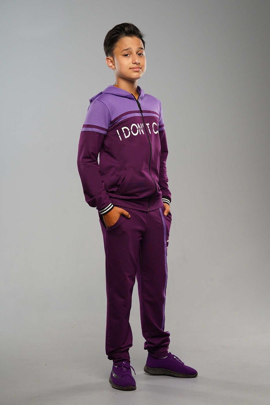 Фиолетовый спортивный костюм для мальчика