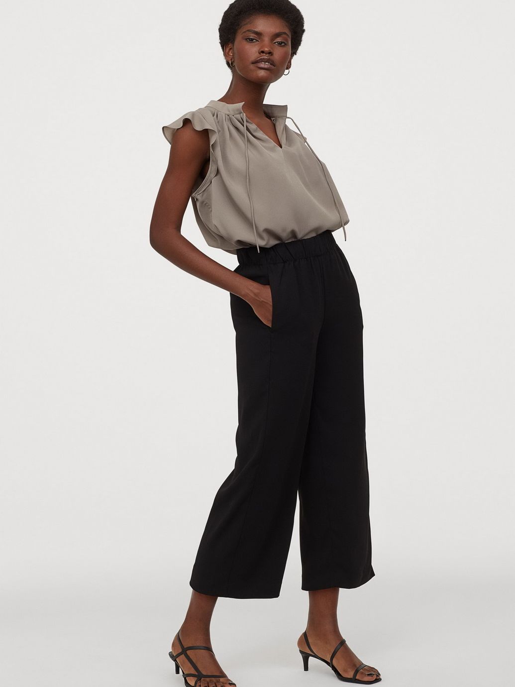 

Брюки H&M 0738567-0 34 Черные (СА2000001615614)