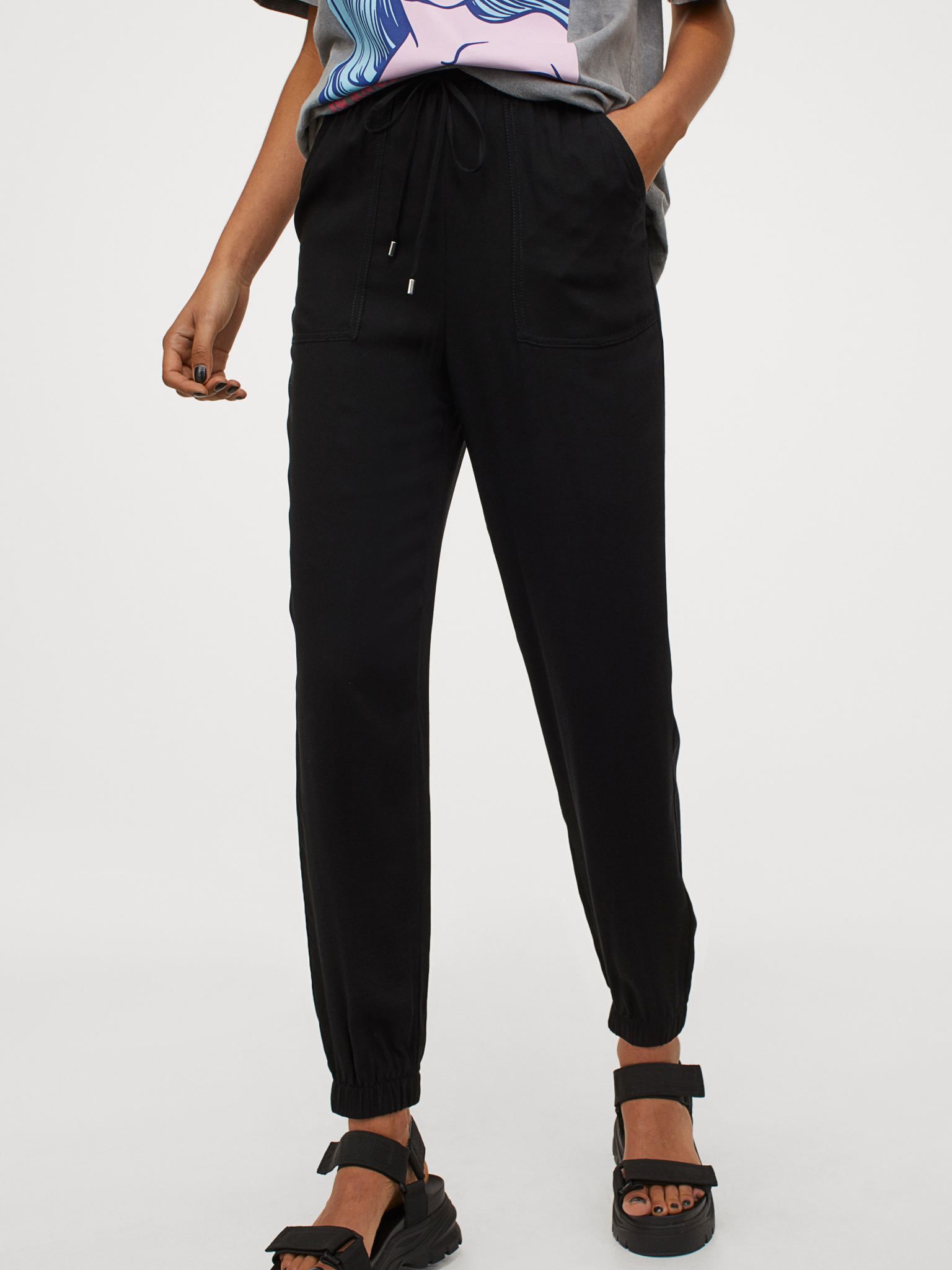 

Брюки H&M Divided 0827687-1 50 Черные (СА2000001726785)