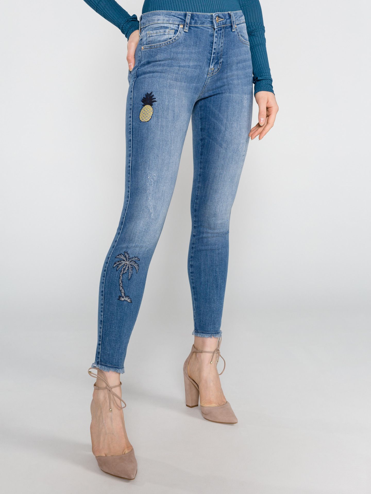 

Джинсы Desigual 18SWDD02-5160 24