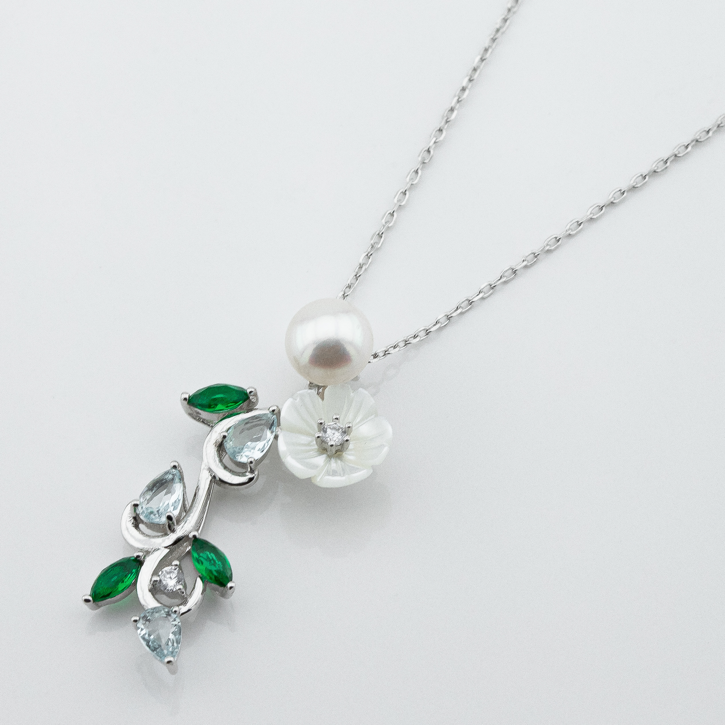 

Серебряное колье Цветы ko14629 Диамант, 40 размер