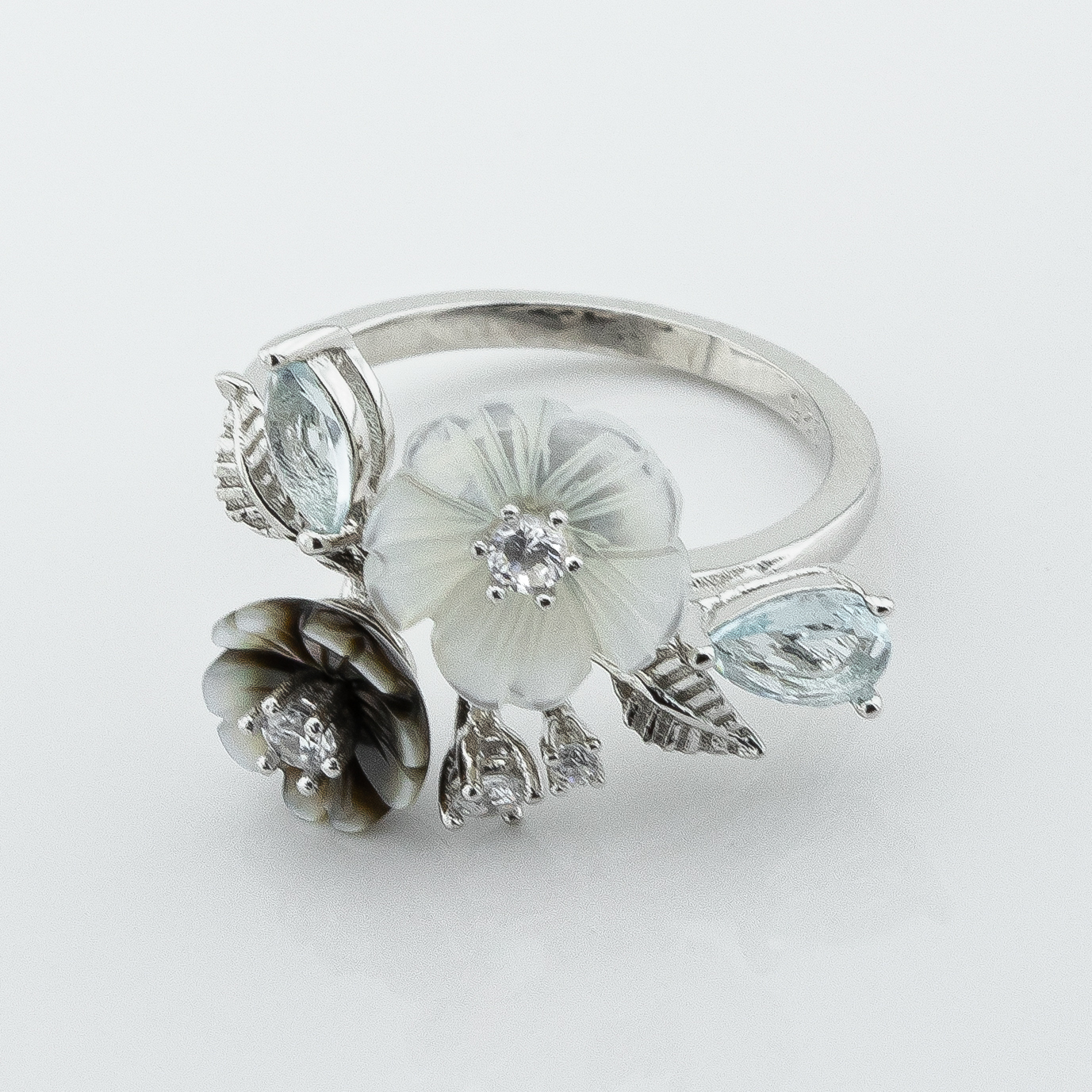 

Серебряное кольцо Цветы k111753 Диамант, 18,5 размер