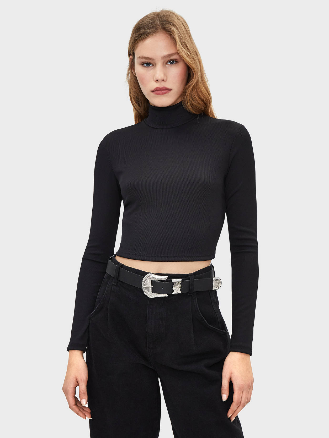 

Водолазка Bershka 01925256800 S Черная