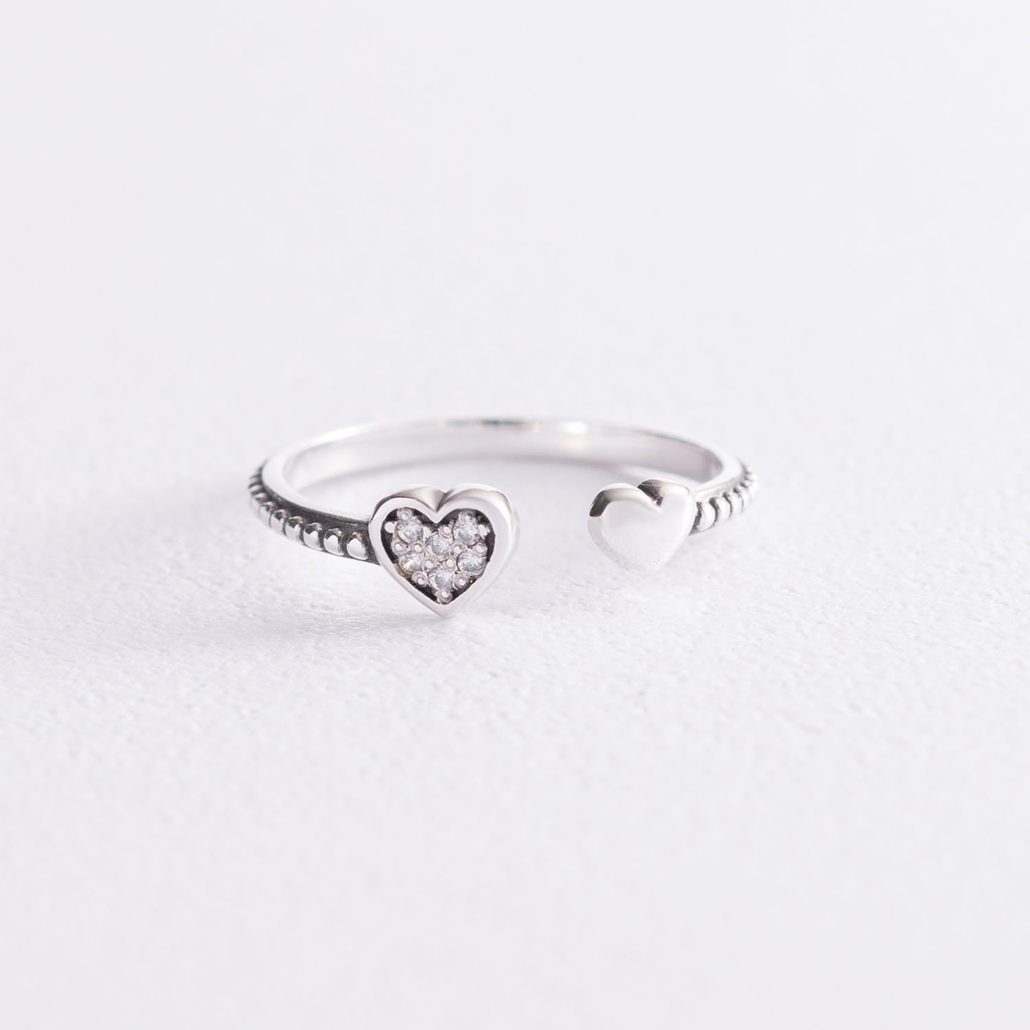 

Серебряное кольцо "Сердечко" с фианитами 3886 Оникс 17.5