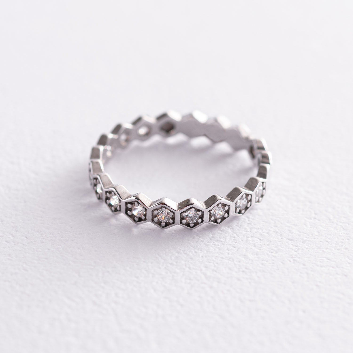

Серебряное кольцо с фианитами 112575 Оникс 17.5