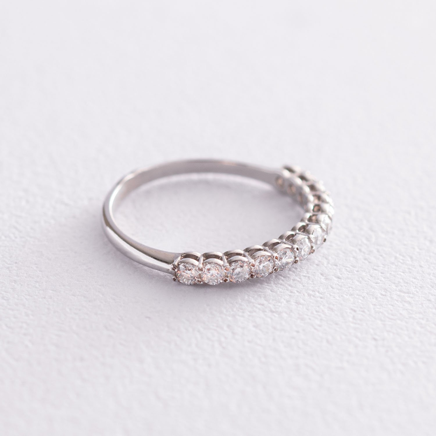 

Серебряное кольцо с фианитами 112580 Оникс 17.5