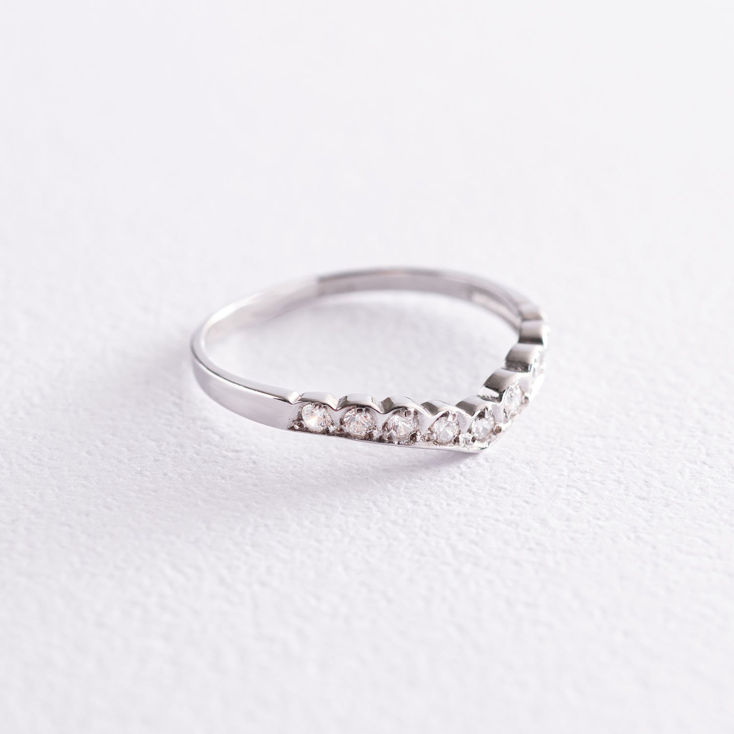 

Серебряное кольцо с фианитами 112576 Оникс 17