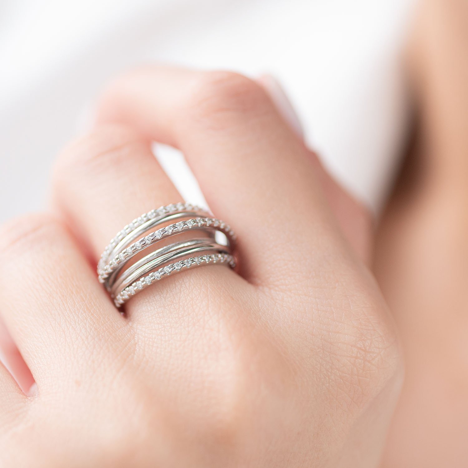 

Серебряное кольцо с фианитами 112578 Оникс 18.5