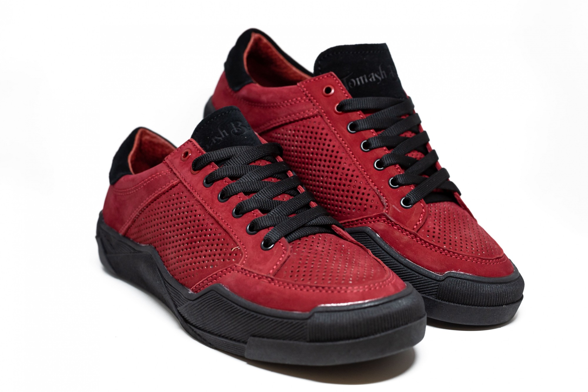 

Кроссовки Tomash Bartok 29210 40 красные