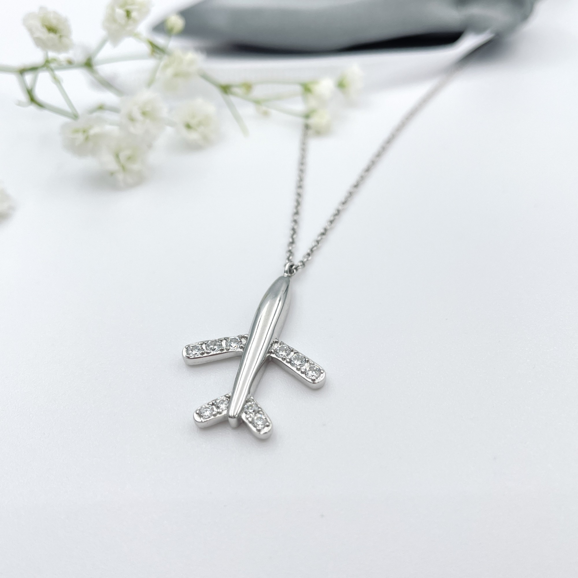 

Жіноче срібне кольє Літачок Top Silver 3.65 г 00039