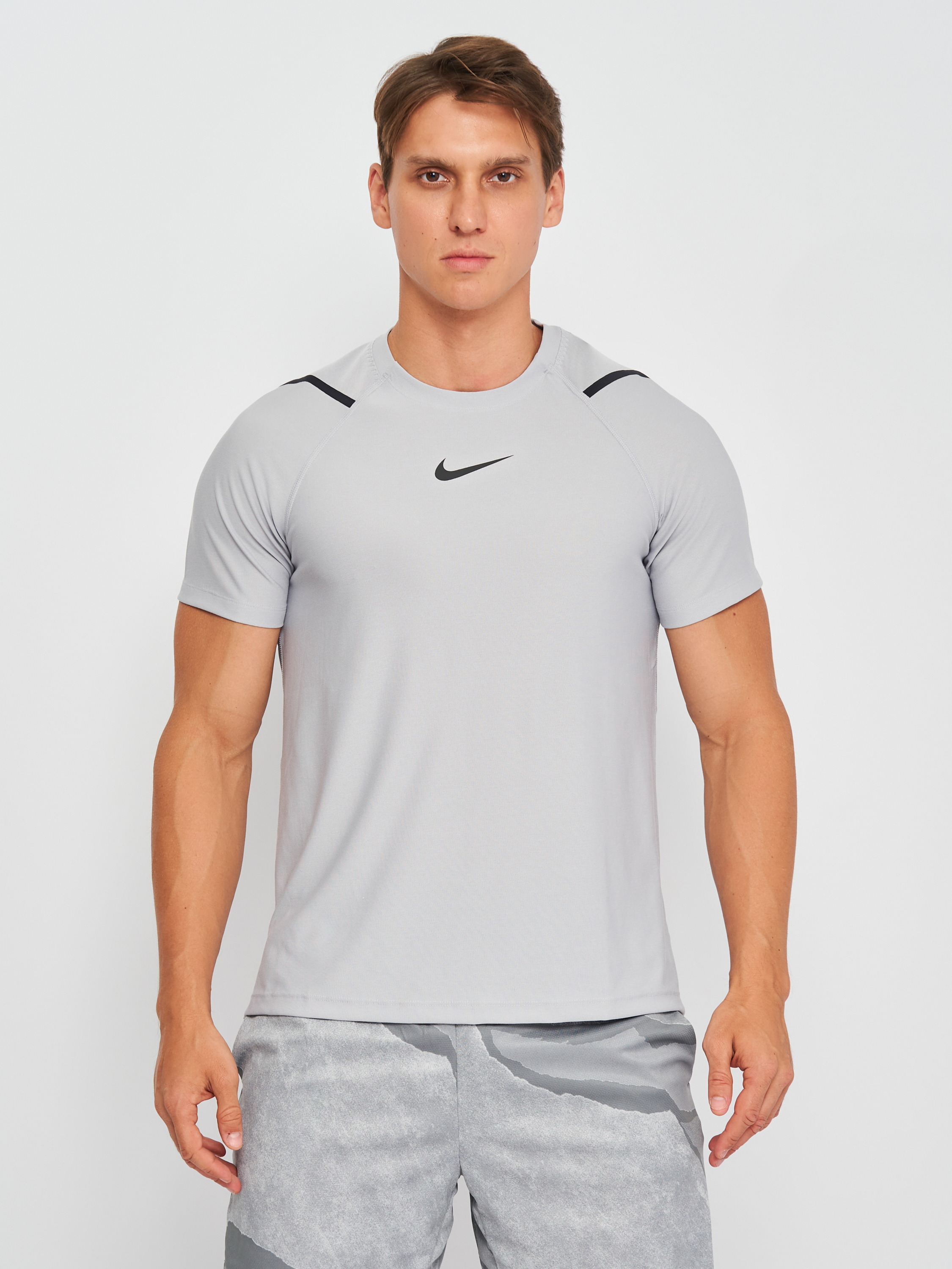 

Футболка Nike M Np Top Ss Npc CU4989-073 XL Светло-серая