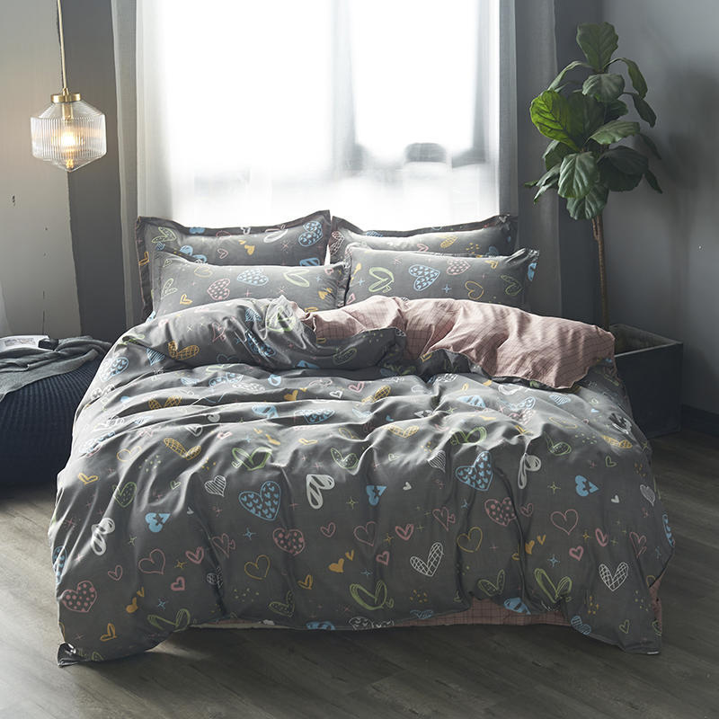 

Комплект постельного белья Разноцветные сердца (двуспальный-евро) Berni Home Серый