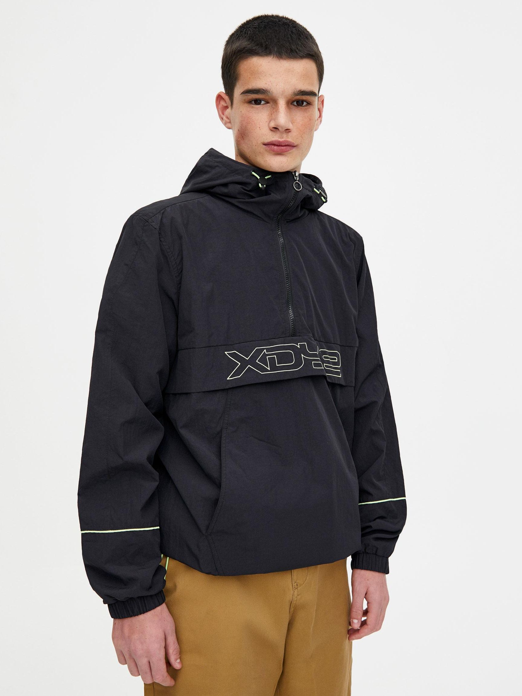 

Анорак Pull & Bear 5715/504/800-AAAD M Черная