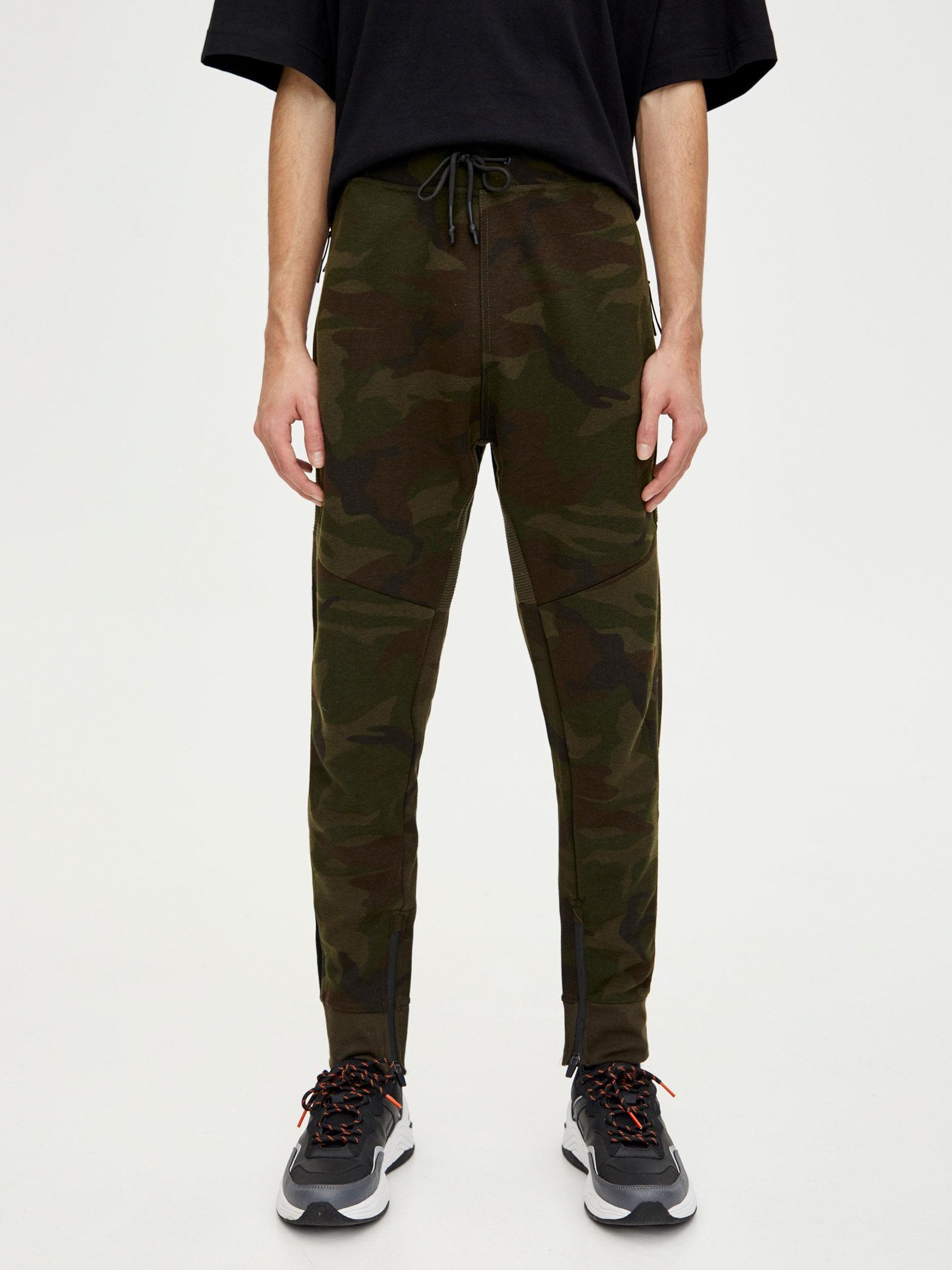 

Спортивные штаны Pull & Bear 9670/542/505-AAAD  Черные, Спортивные штаны Pull & Bear 9670/542/505-AAAD XL Черные